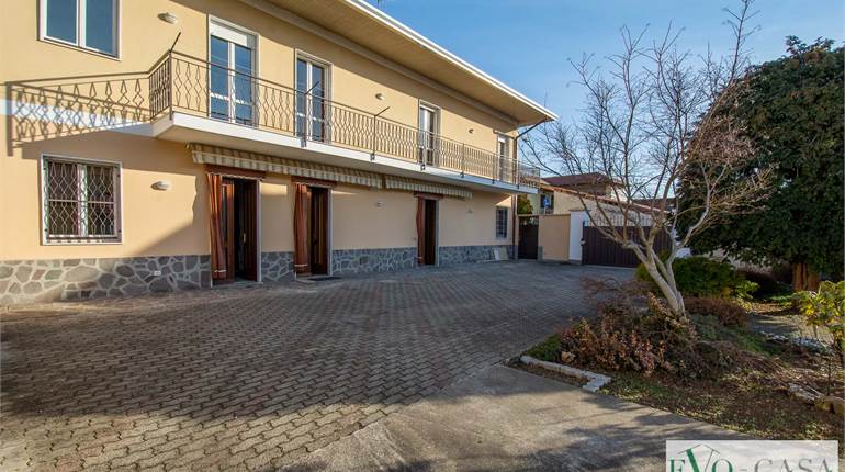 Town House for sale in Vanzaghello