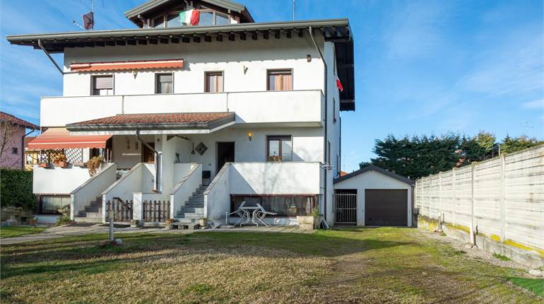 Farmhouse for sale in Vanzaghello