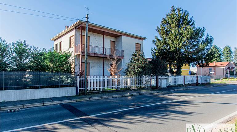 Casa singola con giardino 