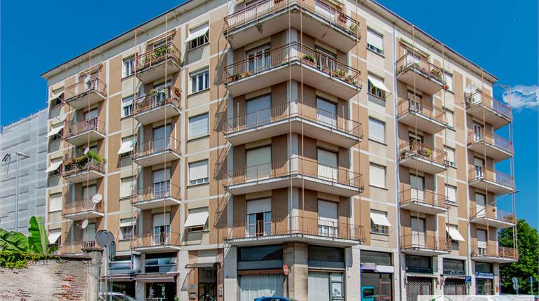3+ bedroom apartment for sale in Busto Arsizio