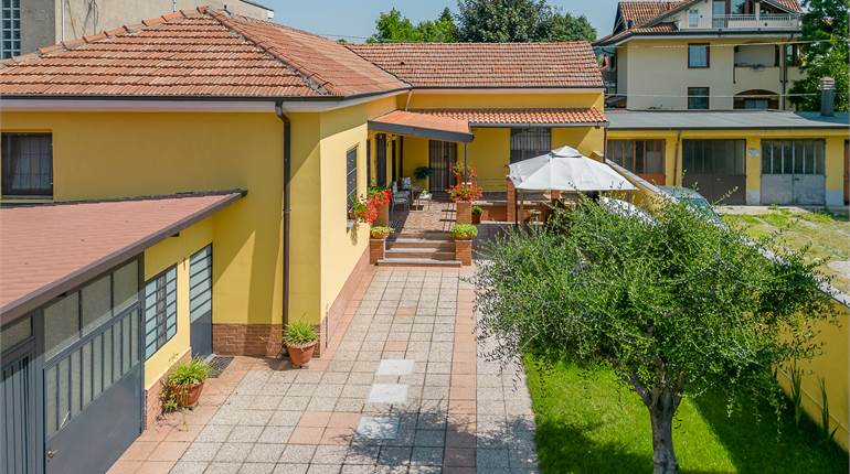 Casa indipendente tutta su un piano con giardino 