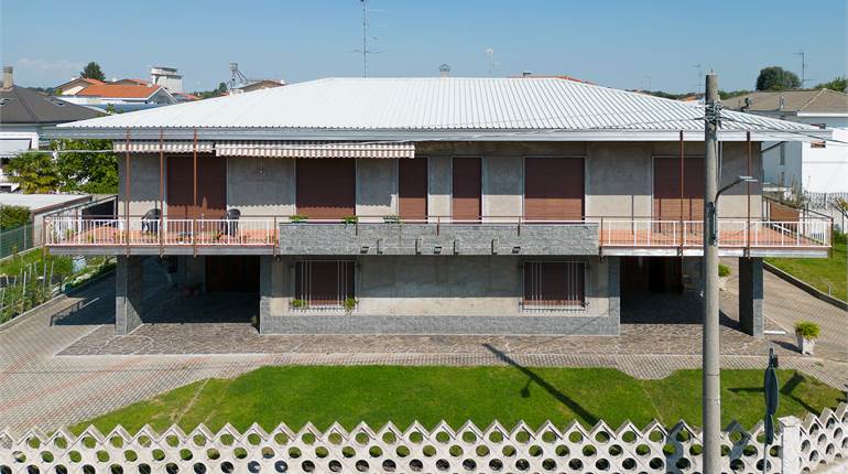 Villa for sale in Magnago