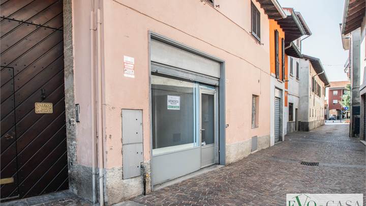 Negozio in centro paese