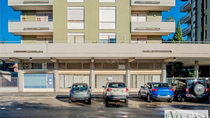 Commercial Premises / Showrooms for sale in Busto Arsizio