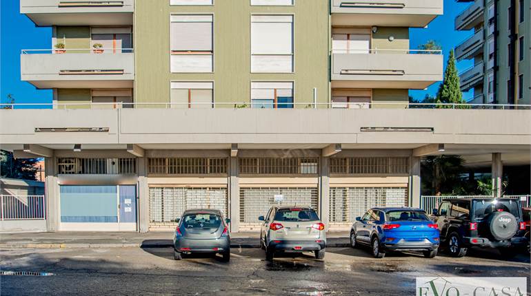 Commercial Premises / Showrooms for sale in Busto Arsizio