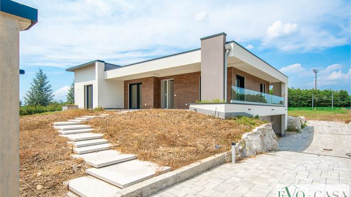 Villa for sale in Magnago