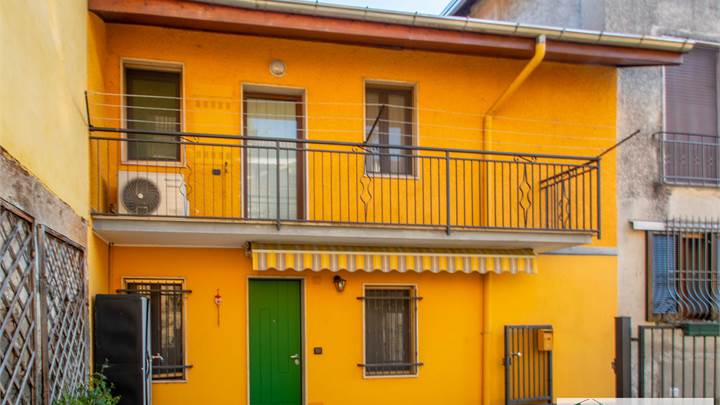 Porzione di Corte con giardino privato