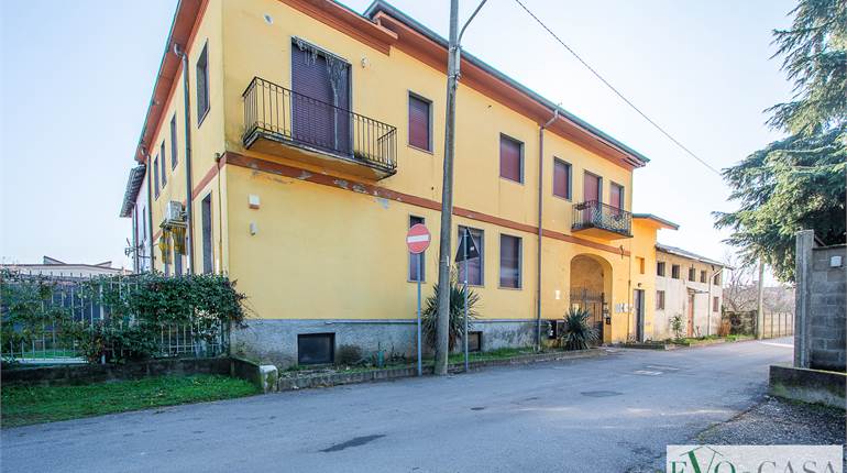 Appartamento di tre locali con terrazzo e cantina