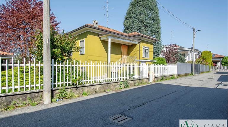 Villa indipendente con giardino edificabile