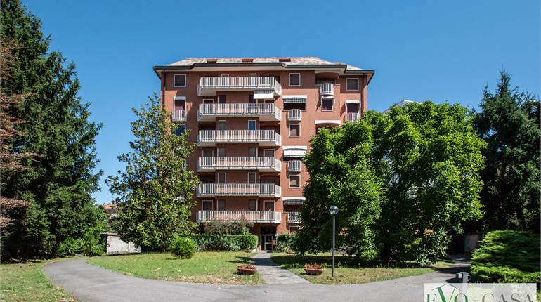 Quattro locali piano alto con box doppio e cantina