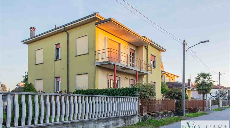 Villa indipendente con due appartamenti