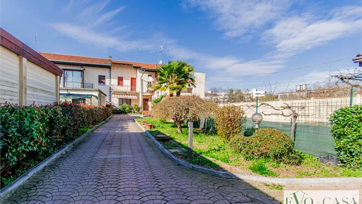 Casa singola con giardino e ampio terrazzo
