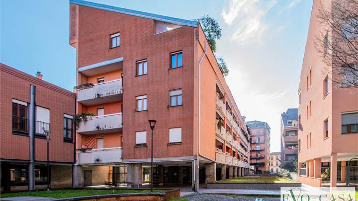 Tre locali con terrazzo, box e cantina