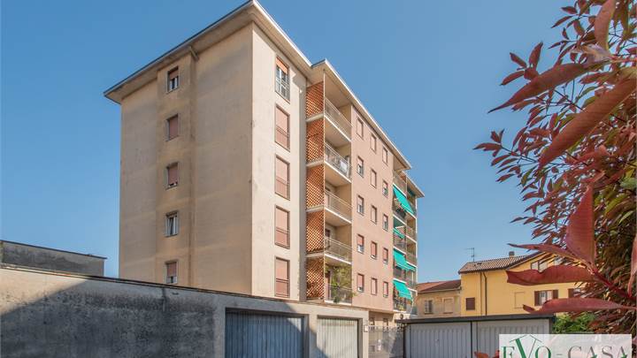 Tre locali all'ultimo piano con box